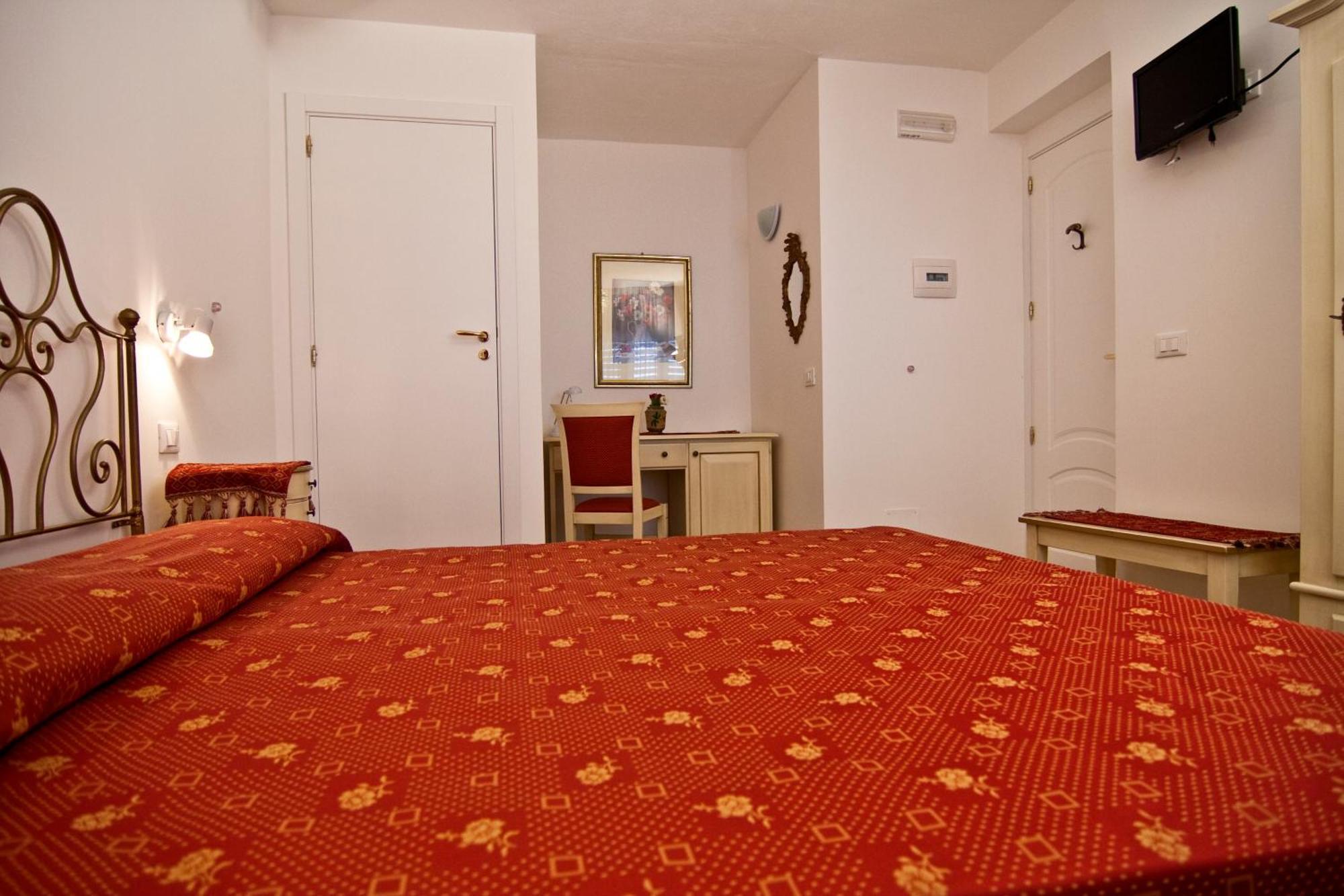 Double or Twin Room Sea View