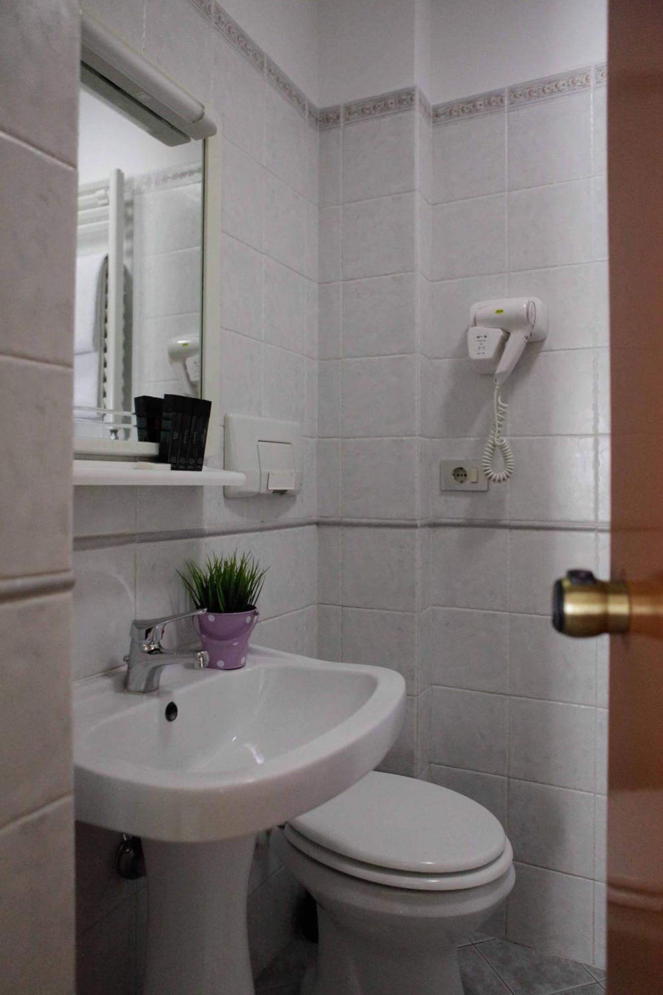Single Room,1246449298:JPEG
