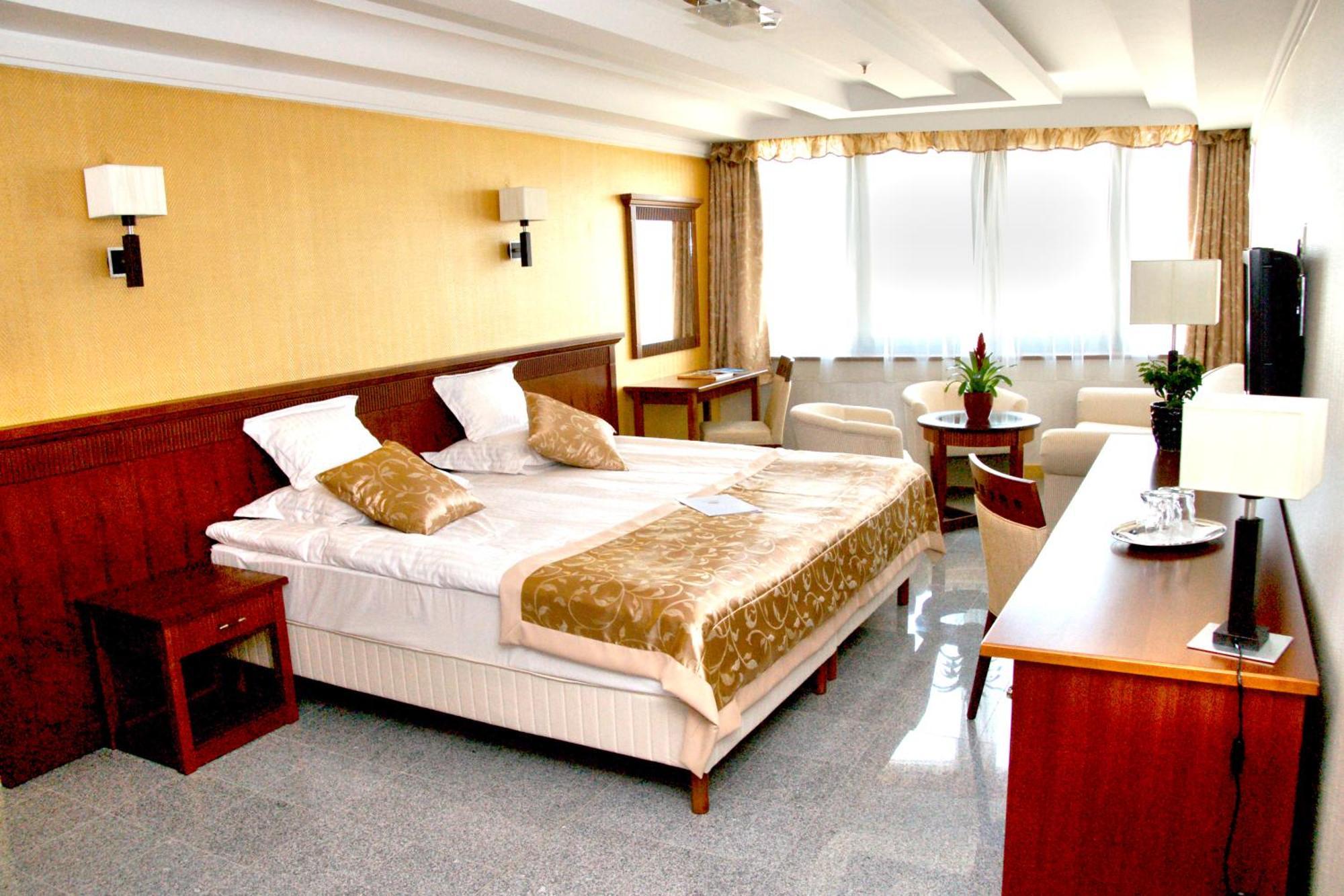 Superior Double or Twin Room,1209823219:JPEG
