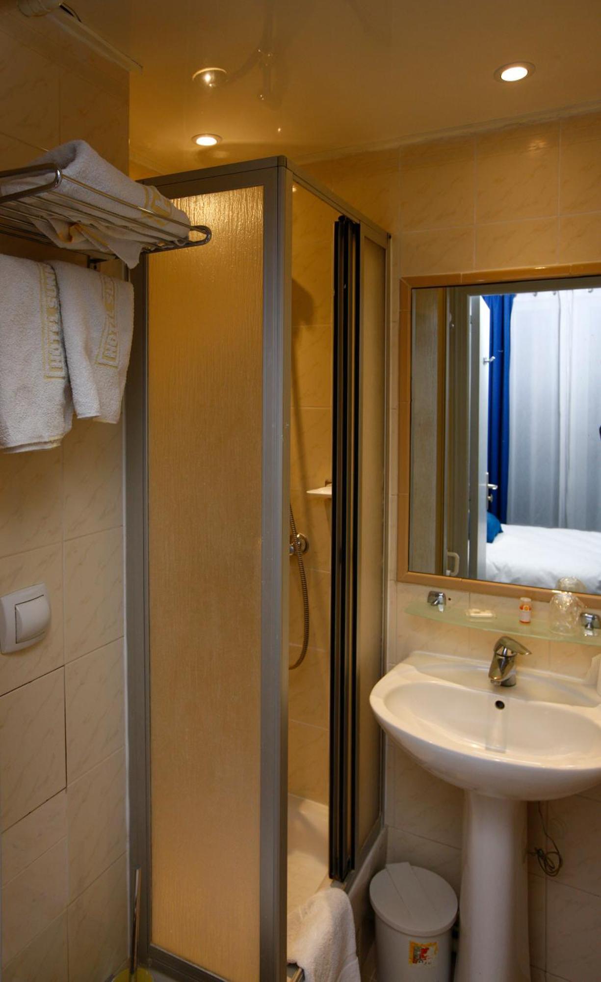 Single Room,706635205:JPEG