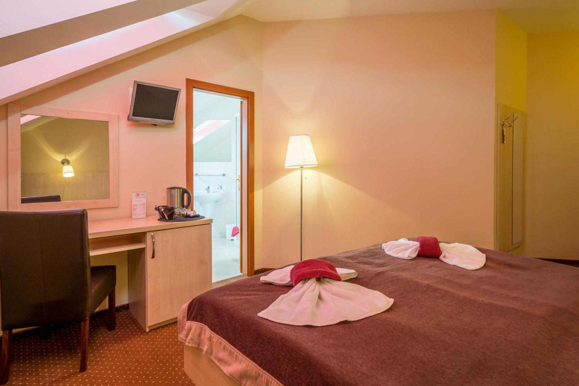 Double Room,126433812:JPEG
