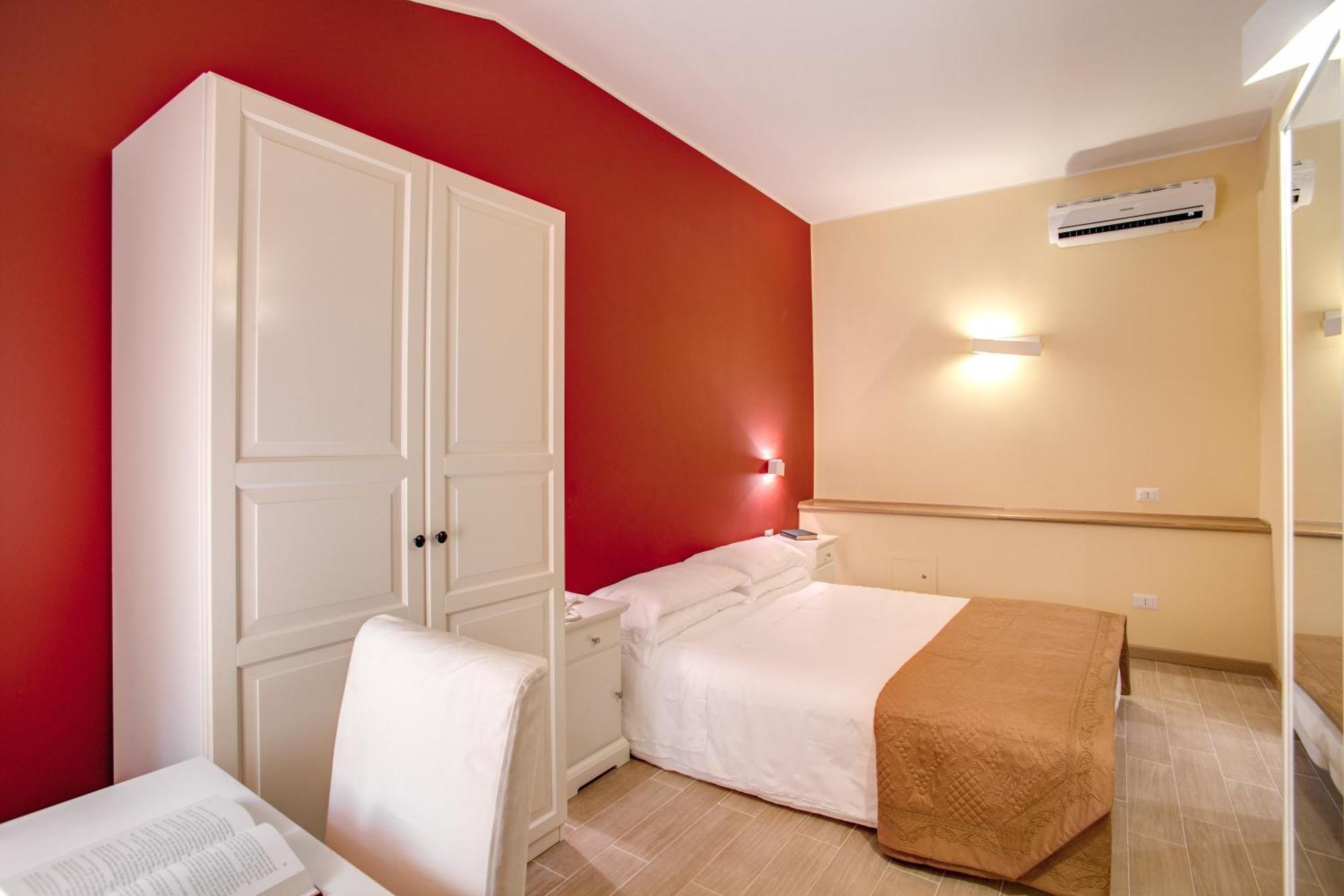 Double Room,707576689:JPEG