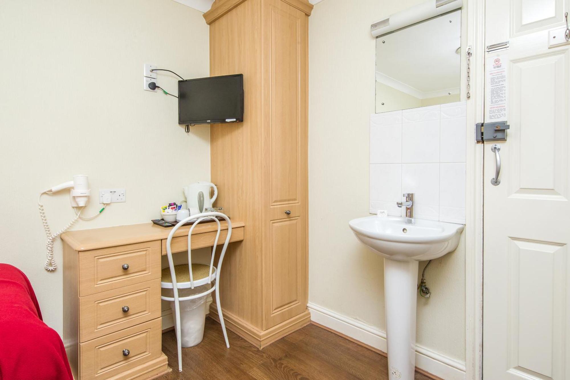 Triple Room Private Bathroom,1587494490:JPEG