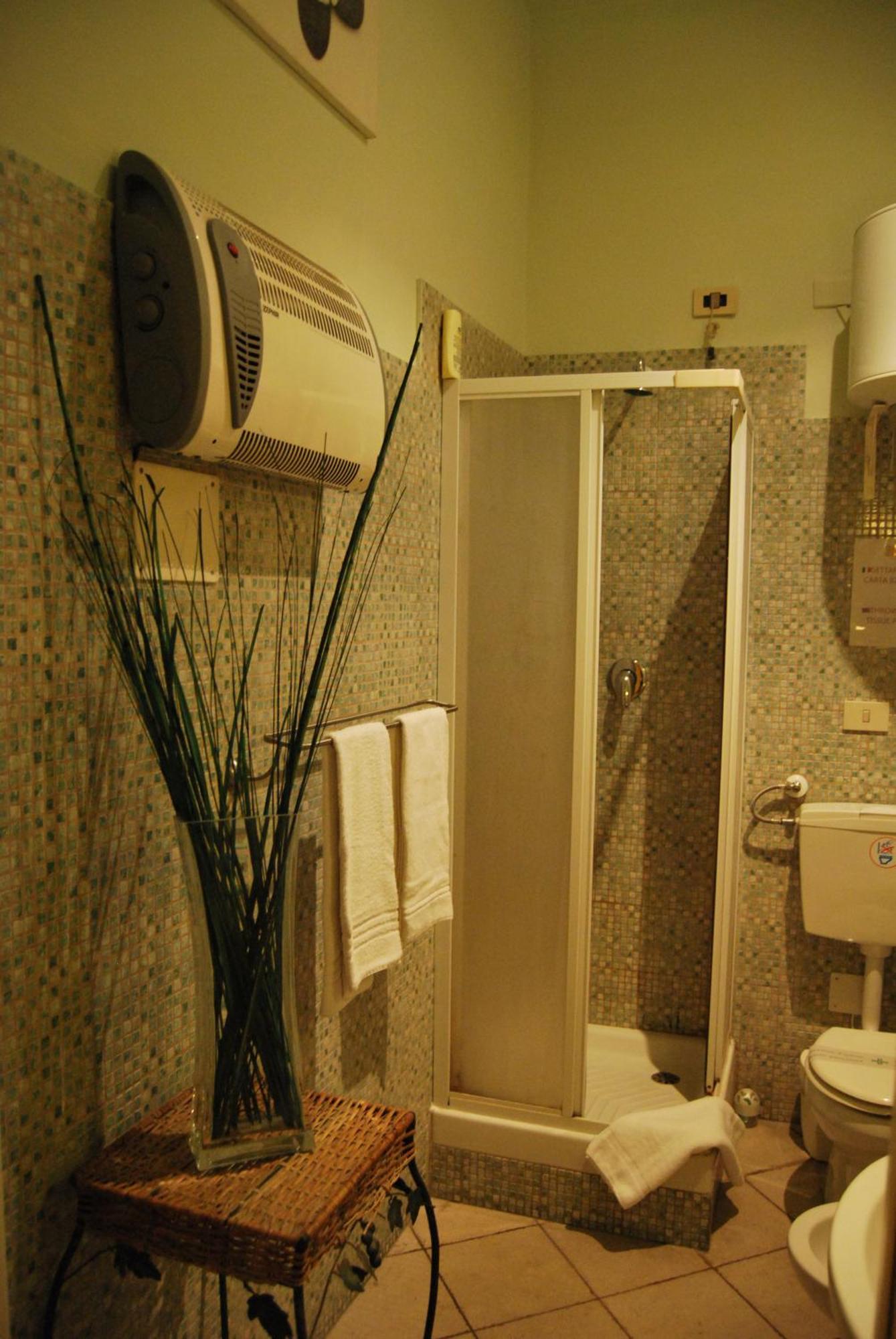 Double or Twin Room Private External Bathroom,1739436333:JPEG