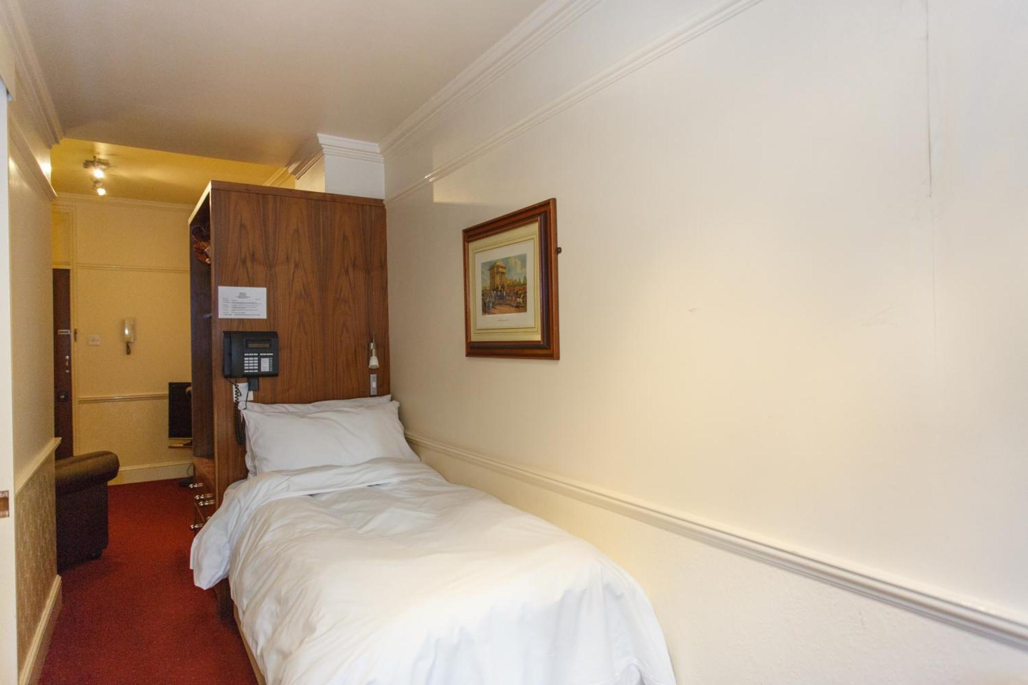 Single Room,709790260:JPEG
