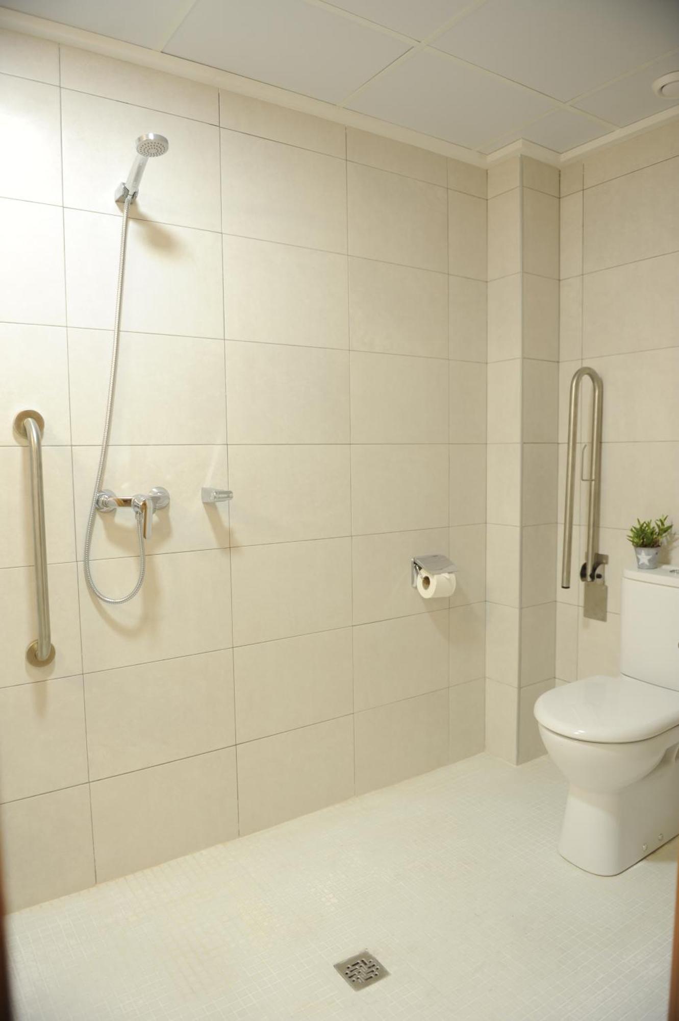 Habitación Individual adaptada para personas con movilidad reducida