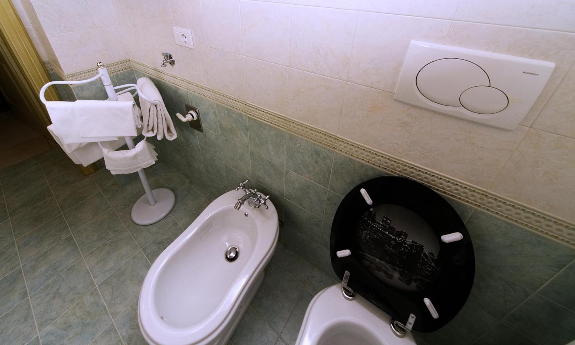 One-Bedroom Apartment,711045589:JPEG