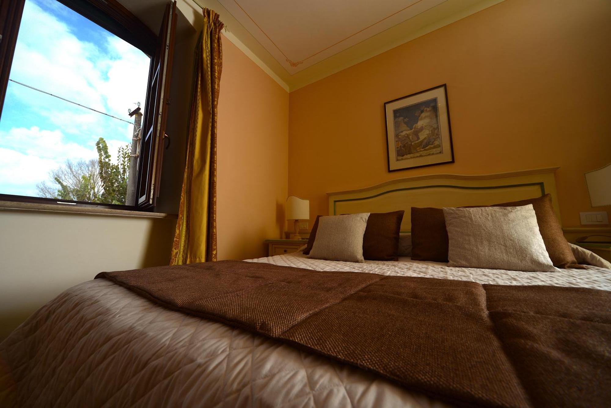 Two-Bedroom Apartment,425259555:JPEG