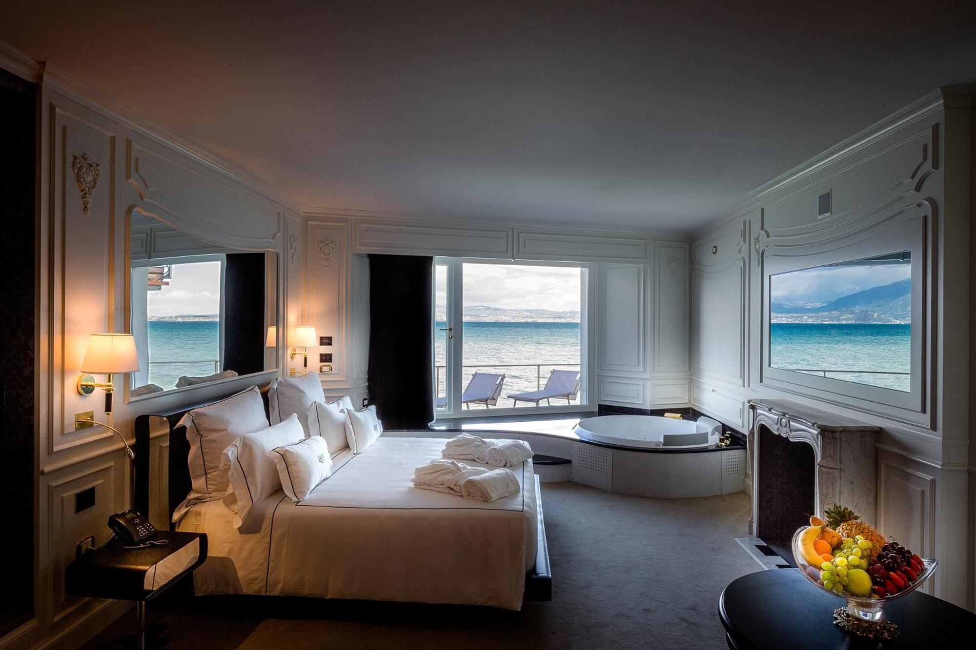 Executive Suite,711858145:JPEG