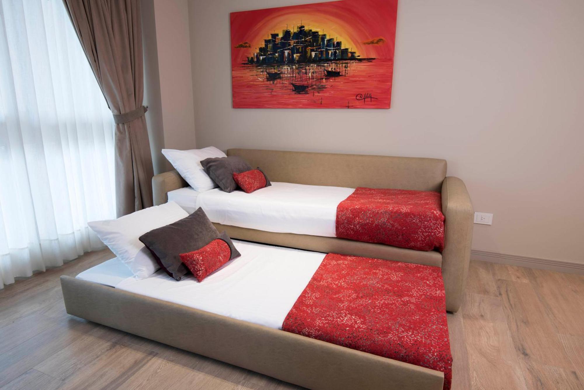 Quadruple Suite,711992629:JPEG