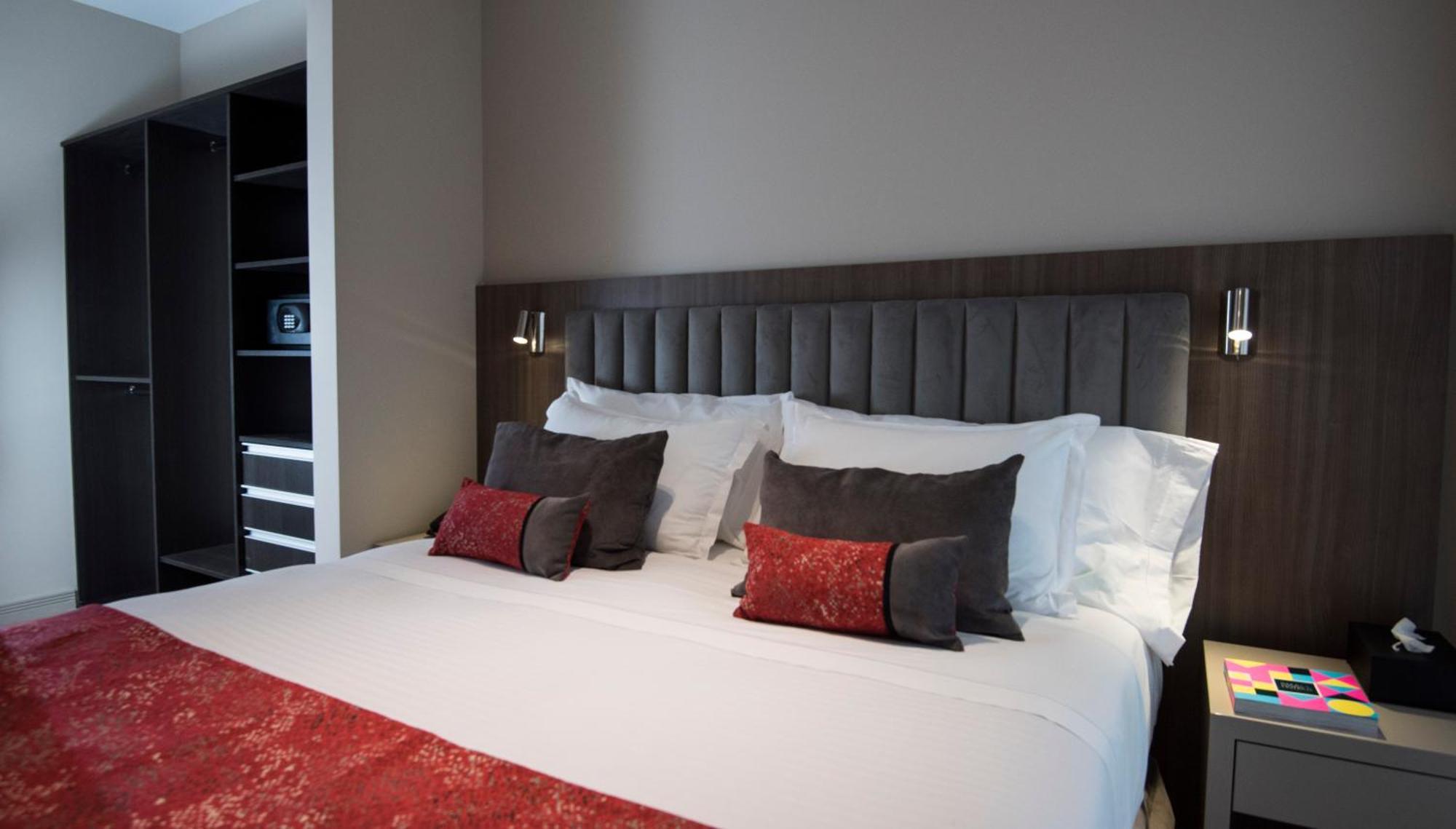 Quadruple Suite,711991531:JPEG