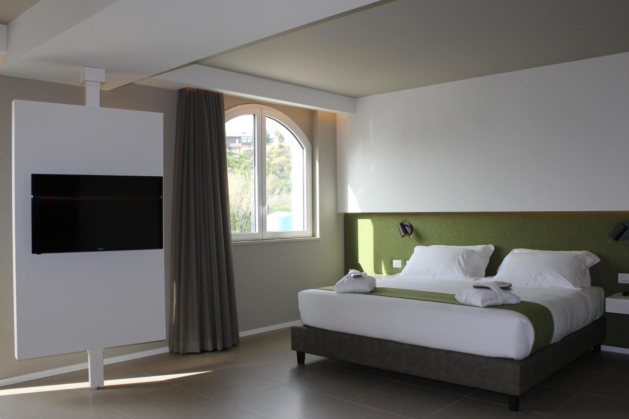 Deluxe Double Room,546134523:JPEG