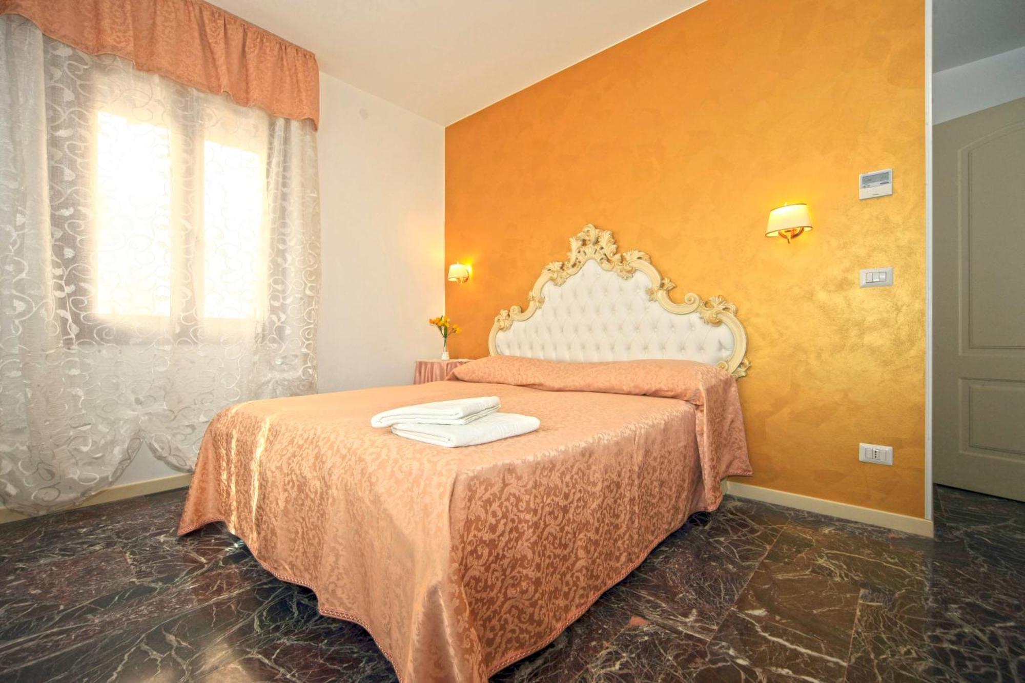 Classic Double Room,218743223:JPEG