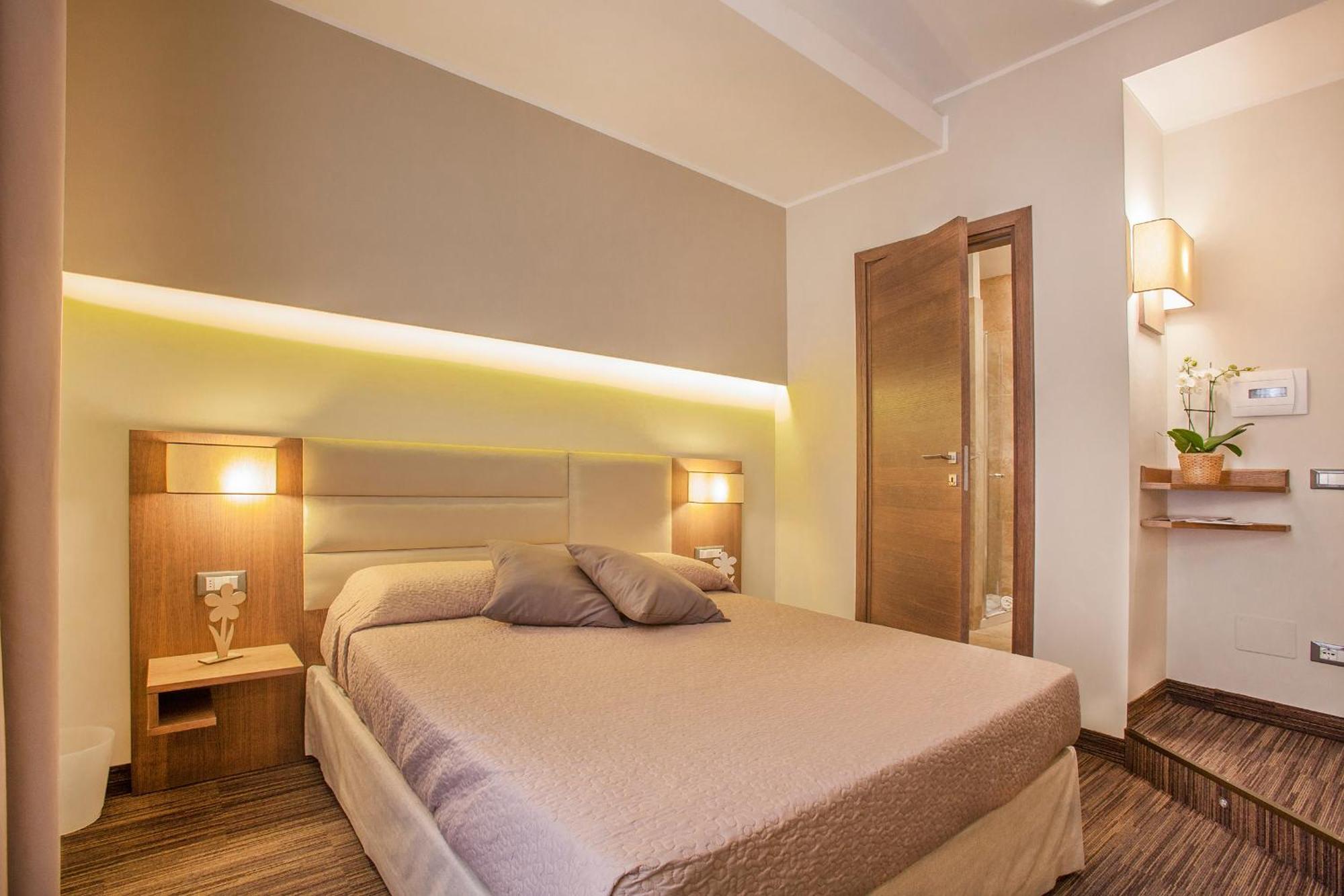 Classic Double Room,566912406:JPEG