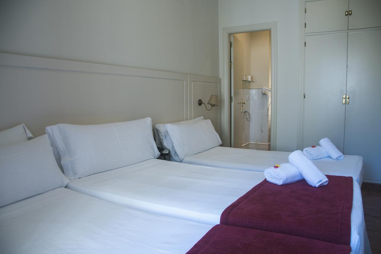 Deluxe Double or Twin Room,717972058:JPEG