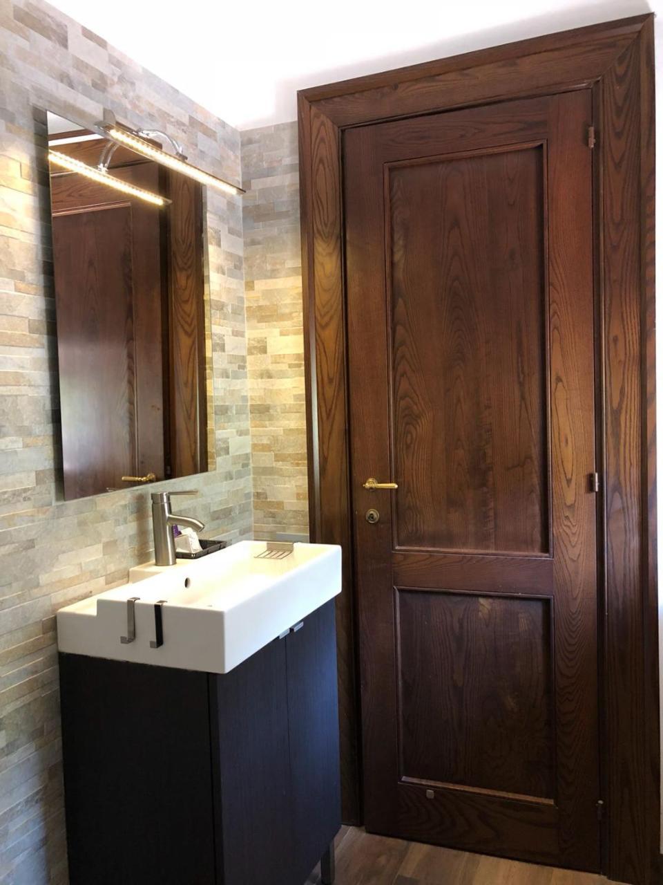 Double Room,718652107:JPEG