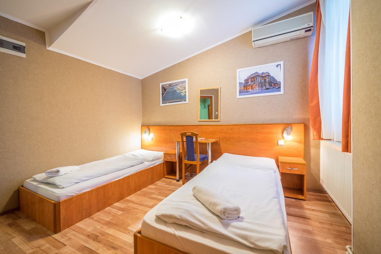 Standard Twin Room,1209766420:JPEG