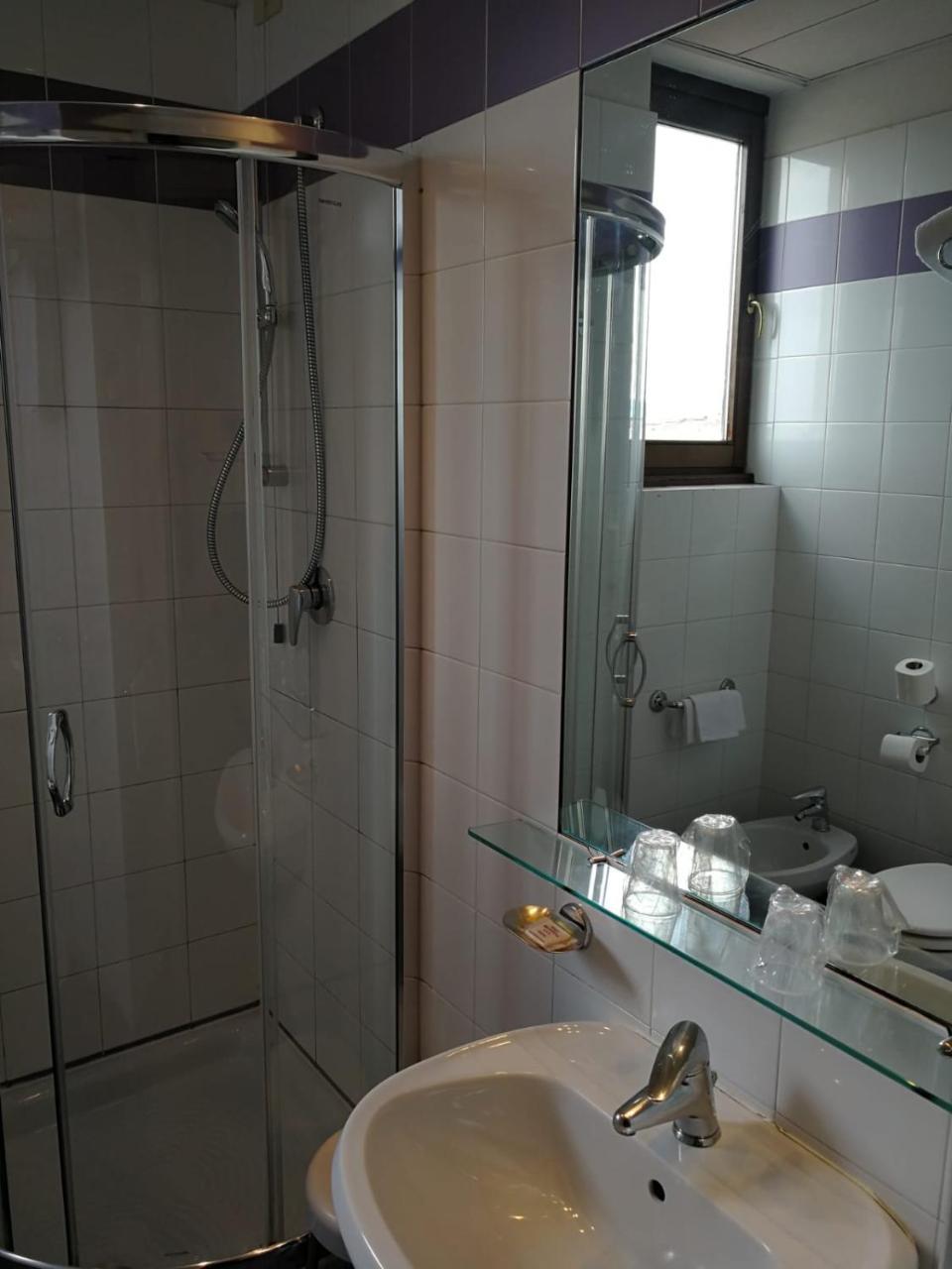 Twin Room,1301323903:JPEG