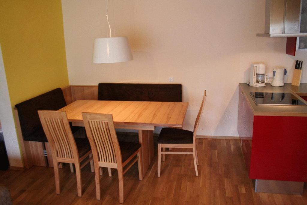 Quarto Queen com 2 Camas Queen-size e Vista da Montanha