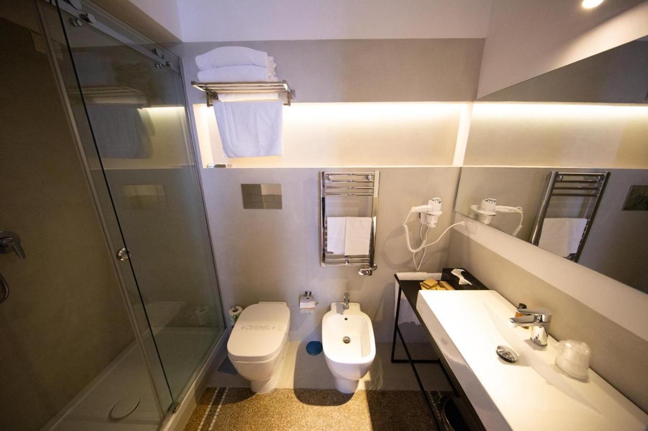 Deluxe King Suite,724185415:JPEG