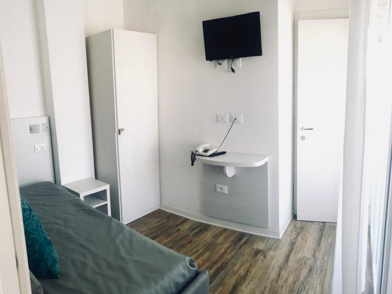 Family Room,724396621:JPEG