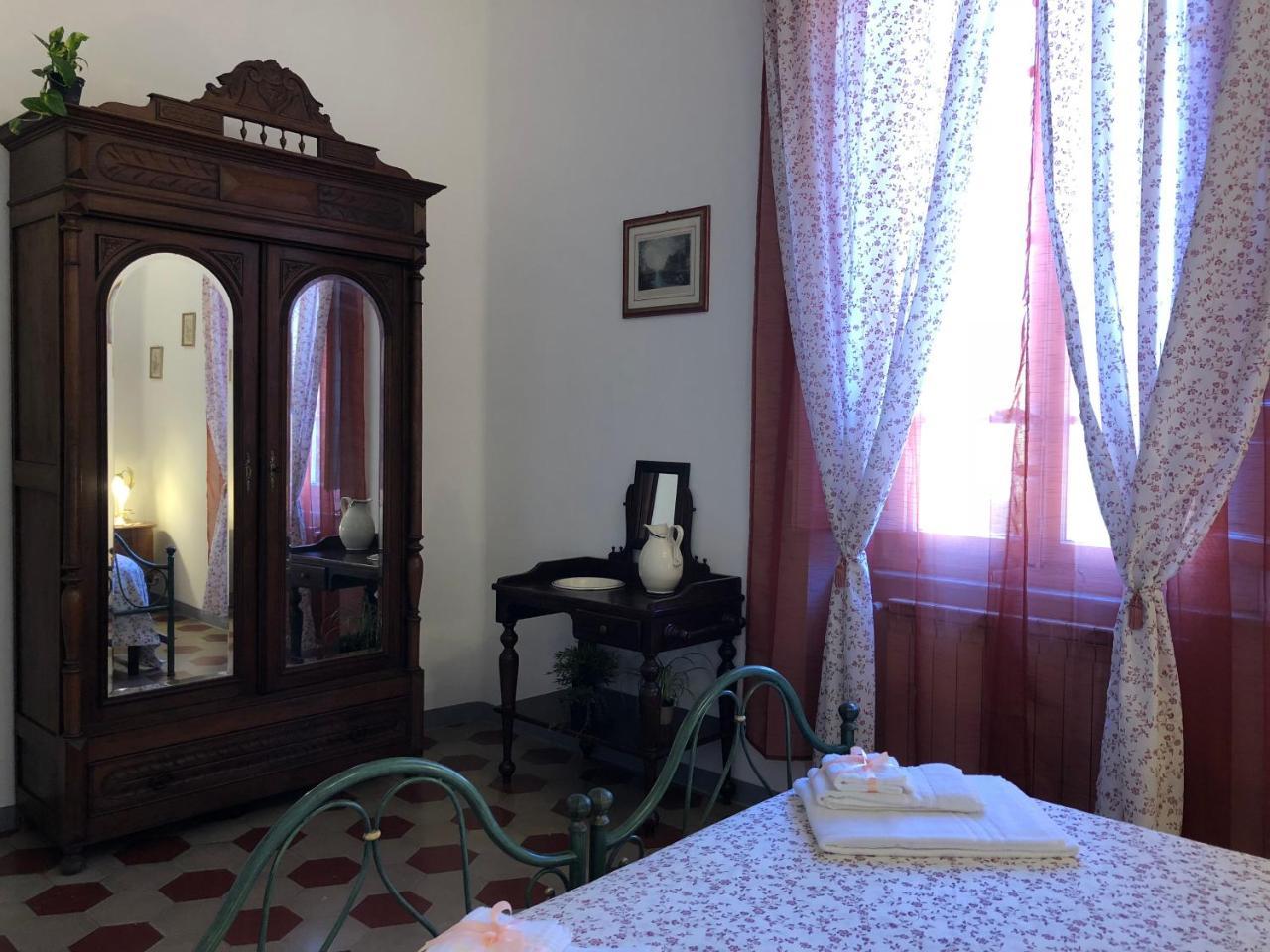 Camera Matrimoniale/Doppia con Letti Singoli con Bagno Privato