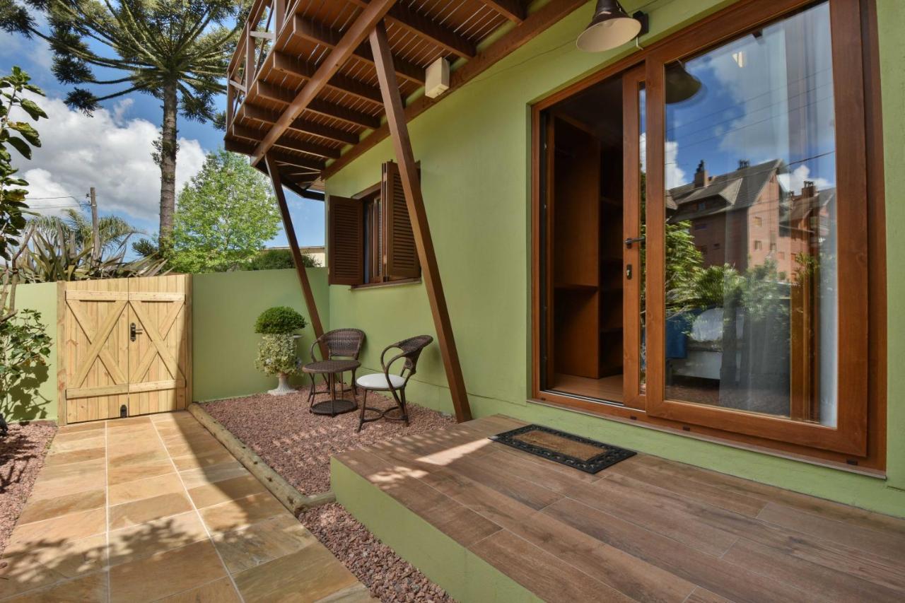 Family Room with Garden View,736190269:JPEG