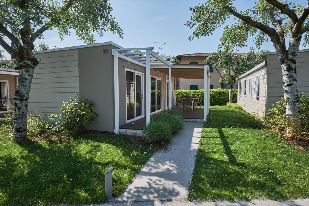 Two-Bedroom Mobile Home,736190590:JPEG