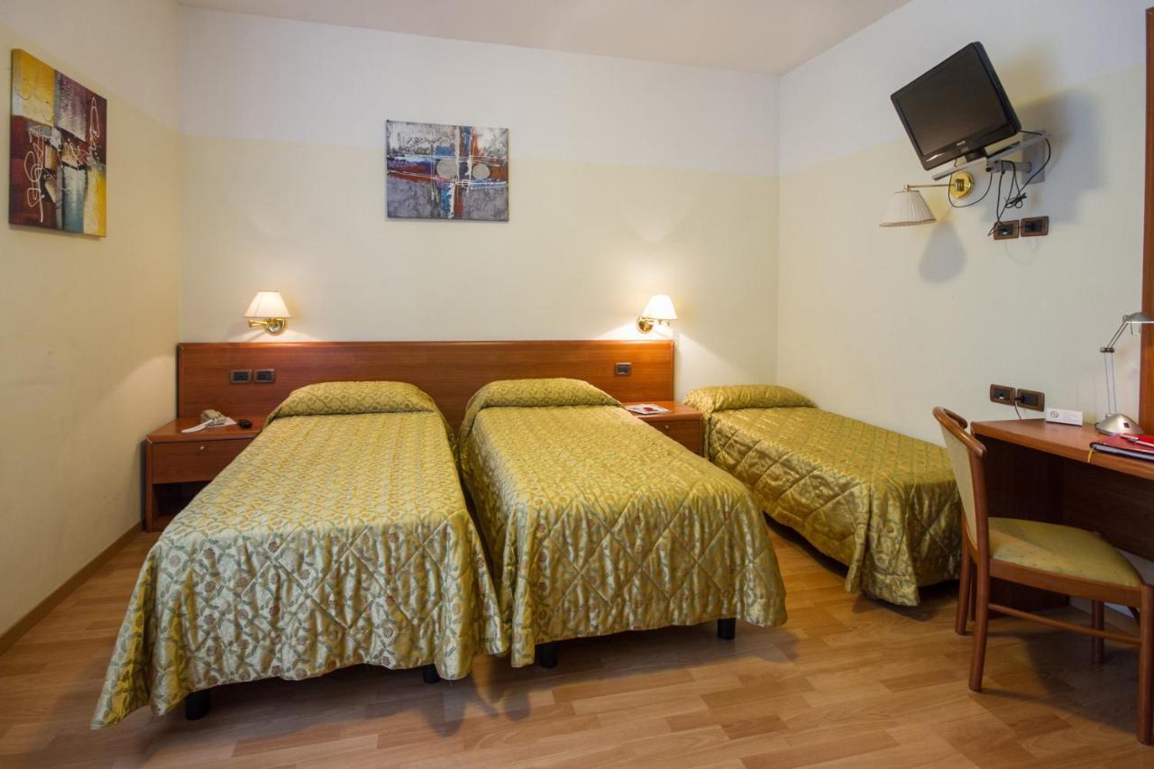 Superior Triple Room,693777969:JPEG