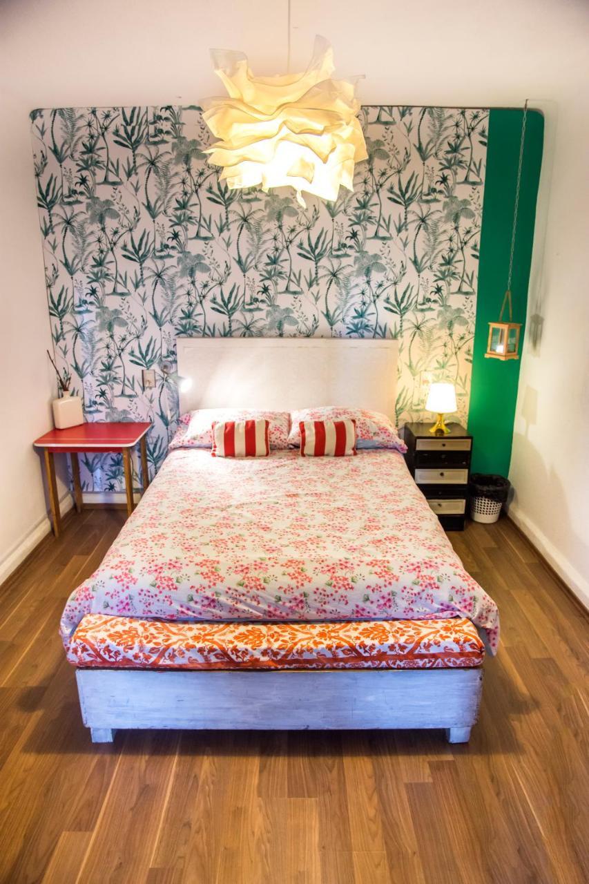 Habitación individual básica con baño compartido
