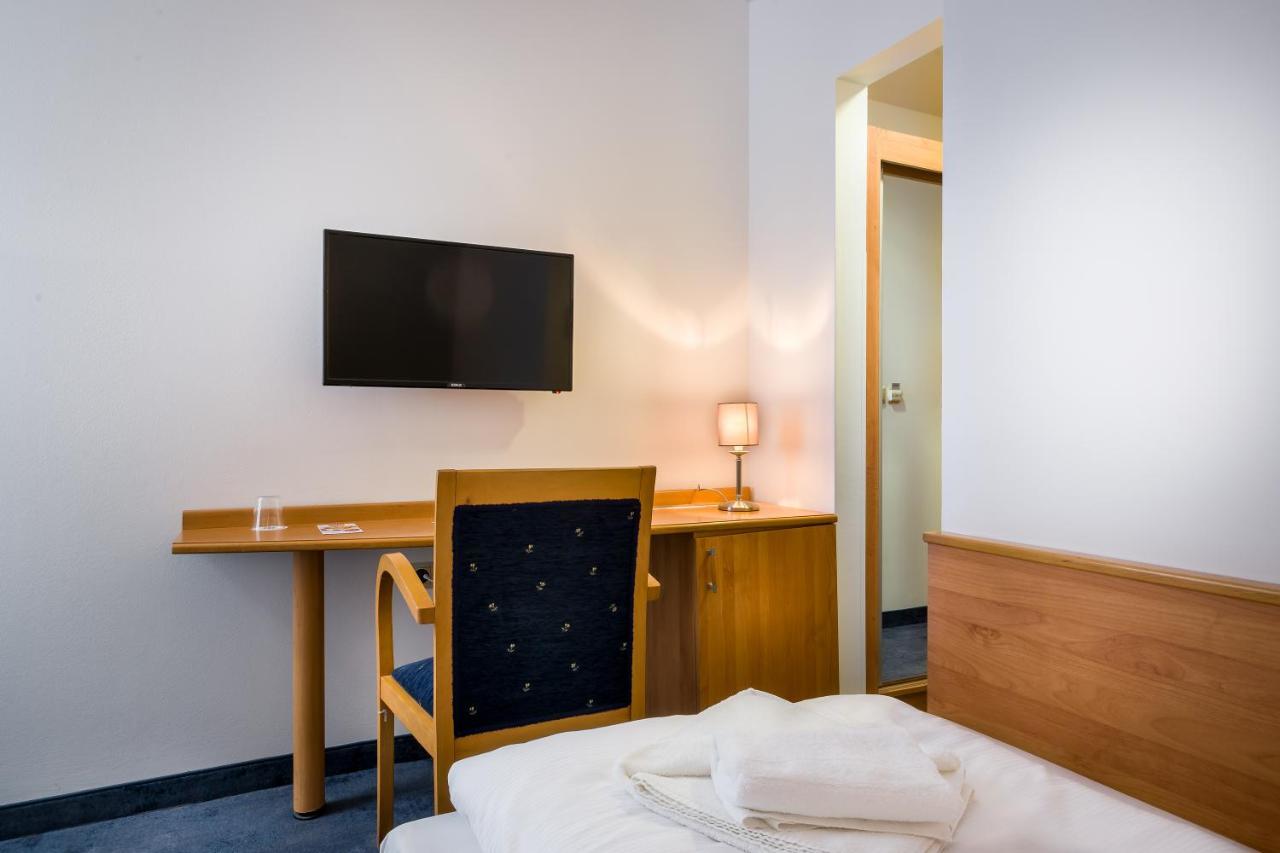 Single Room,1742577885:JPEG