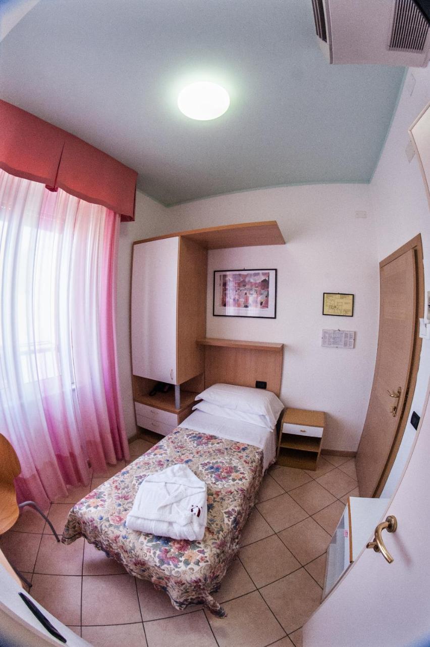 Standard Single Room,738959197:JPEG