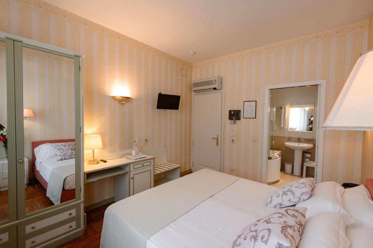 Double Room,742845061:JPEG