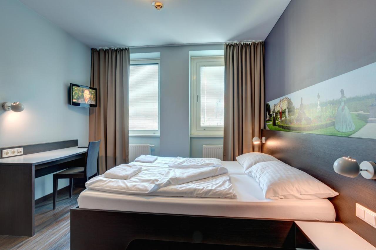 Twin Room,742904089:JPEG