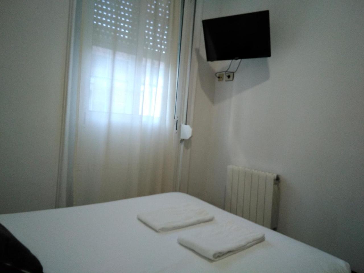 Single Room,742927459:JPEG