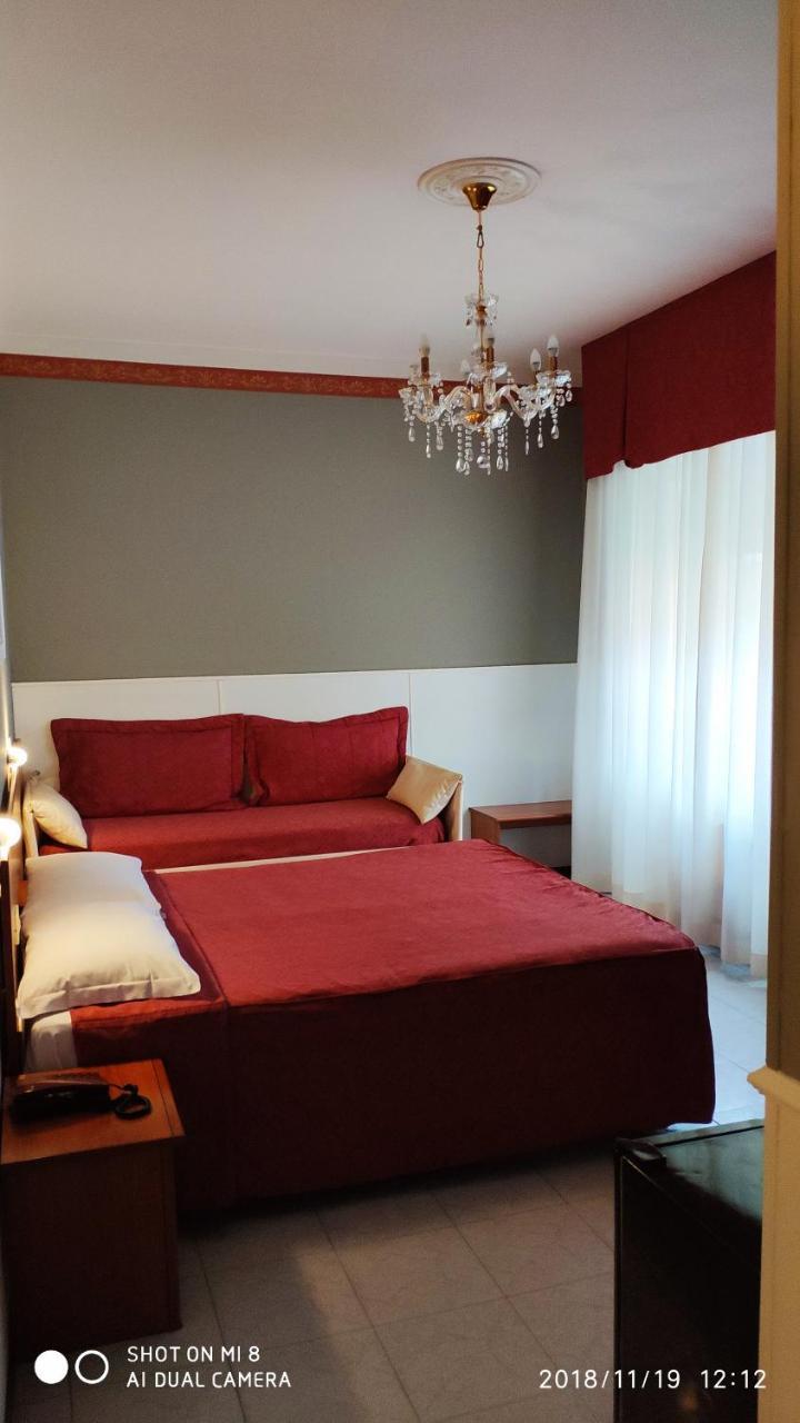 Triple Room,739039276:JPEG
