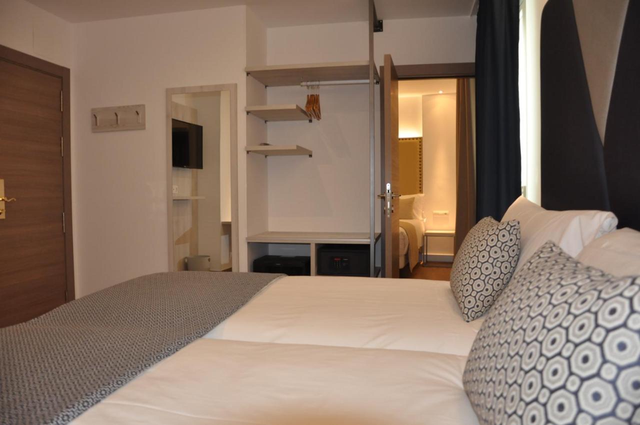 Two Connecting Double Rooms,749486021:JPEG