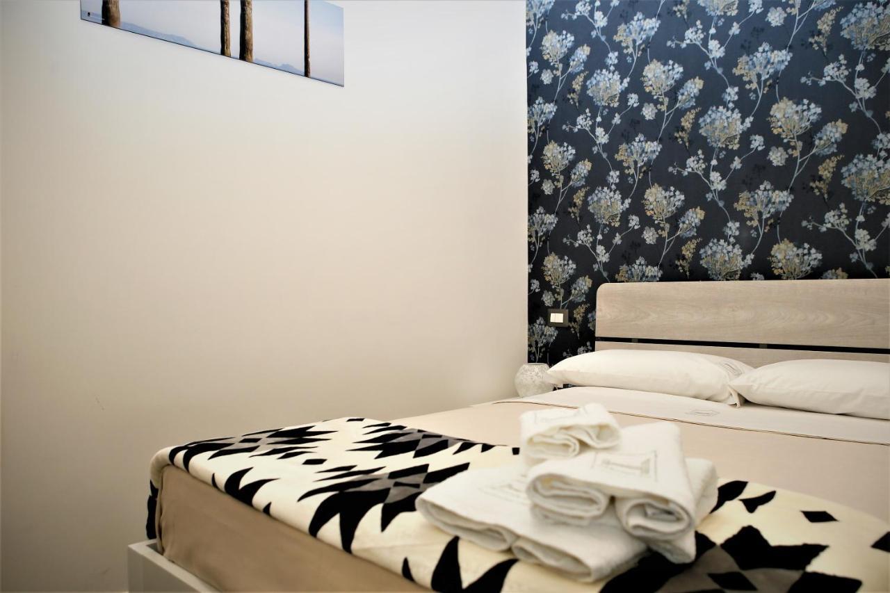 Small Double Room,727007494:JPEG
