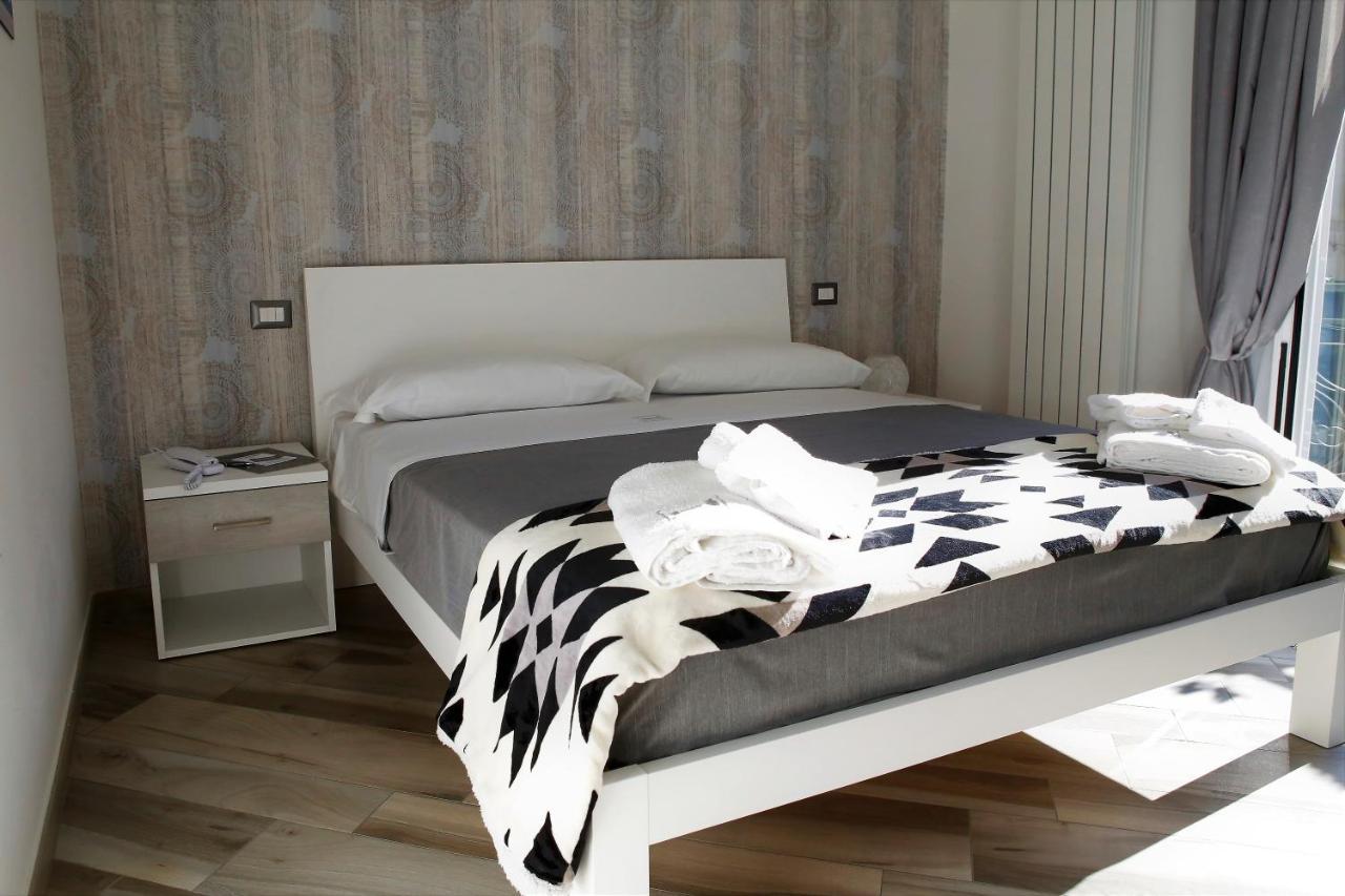 Deluxe Room,736117441:JPEG