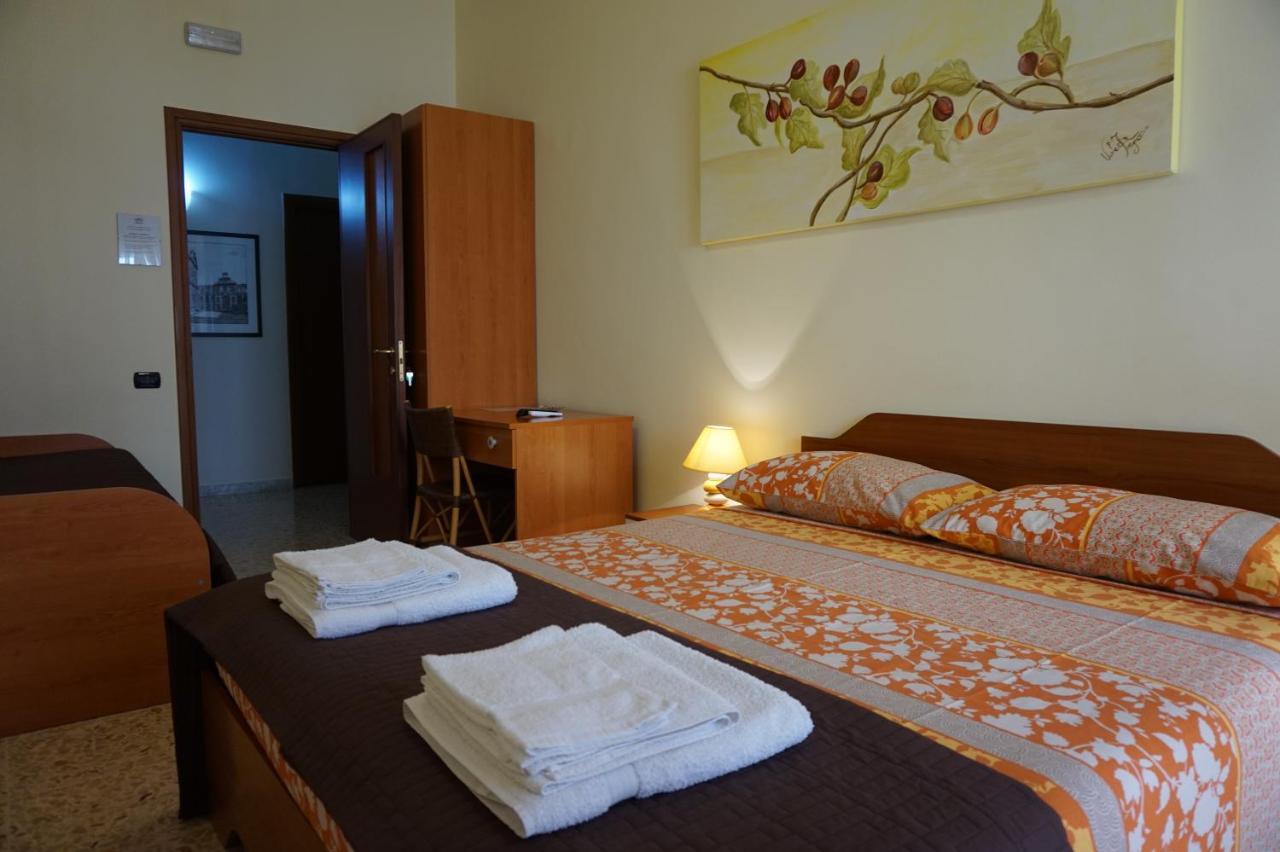 Double Room Private External Bathroom,750153962:JPEG