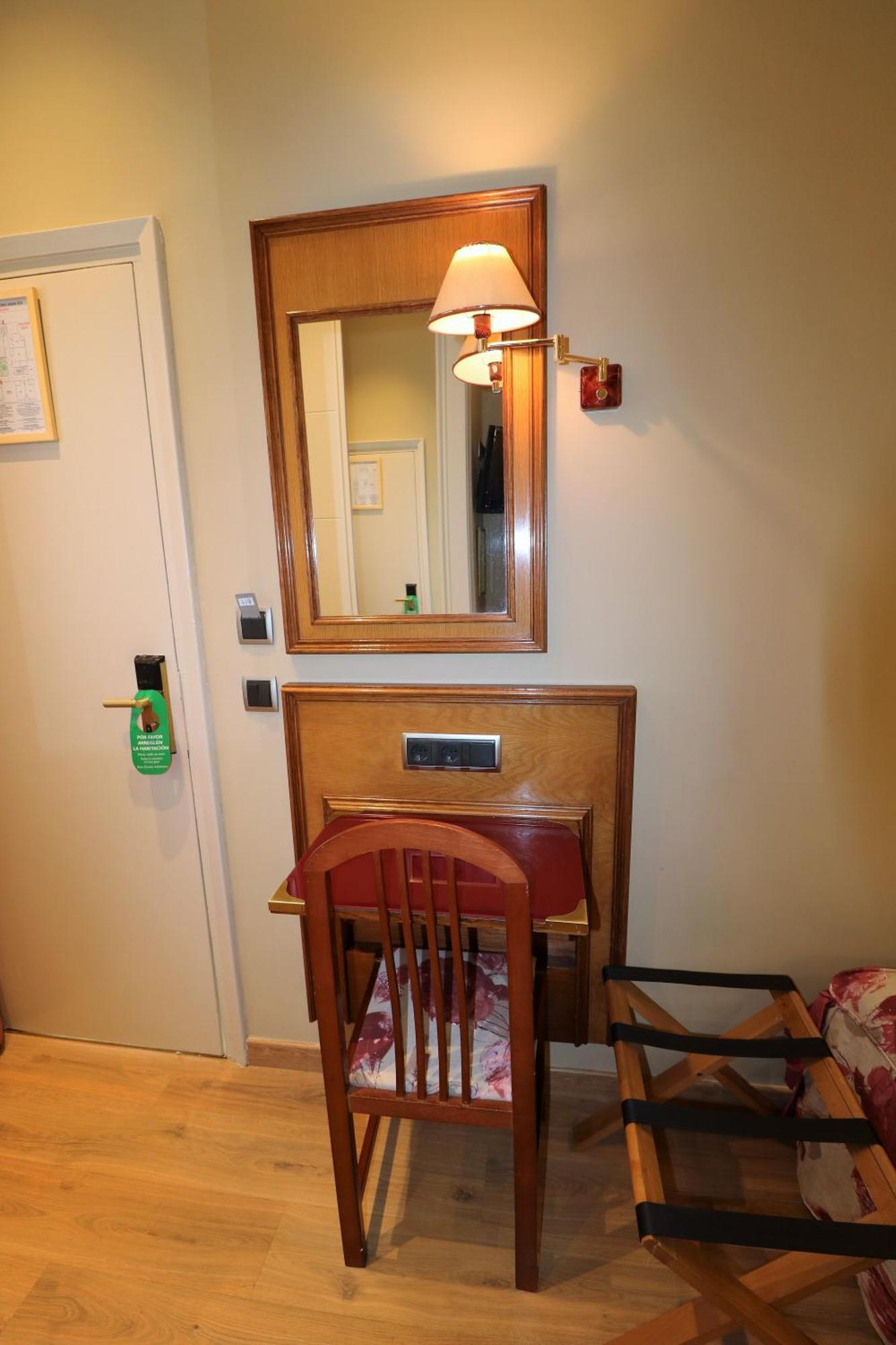 Single Room,693041844:JPEG