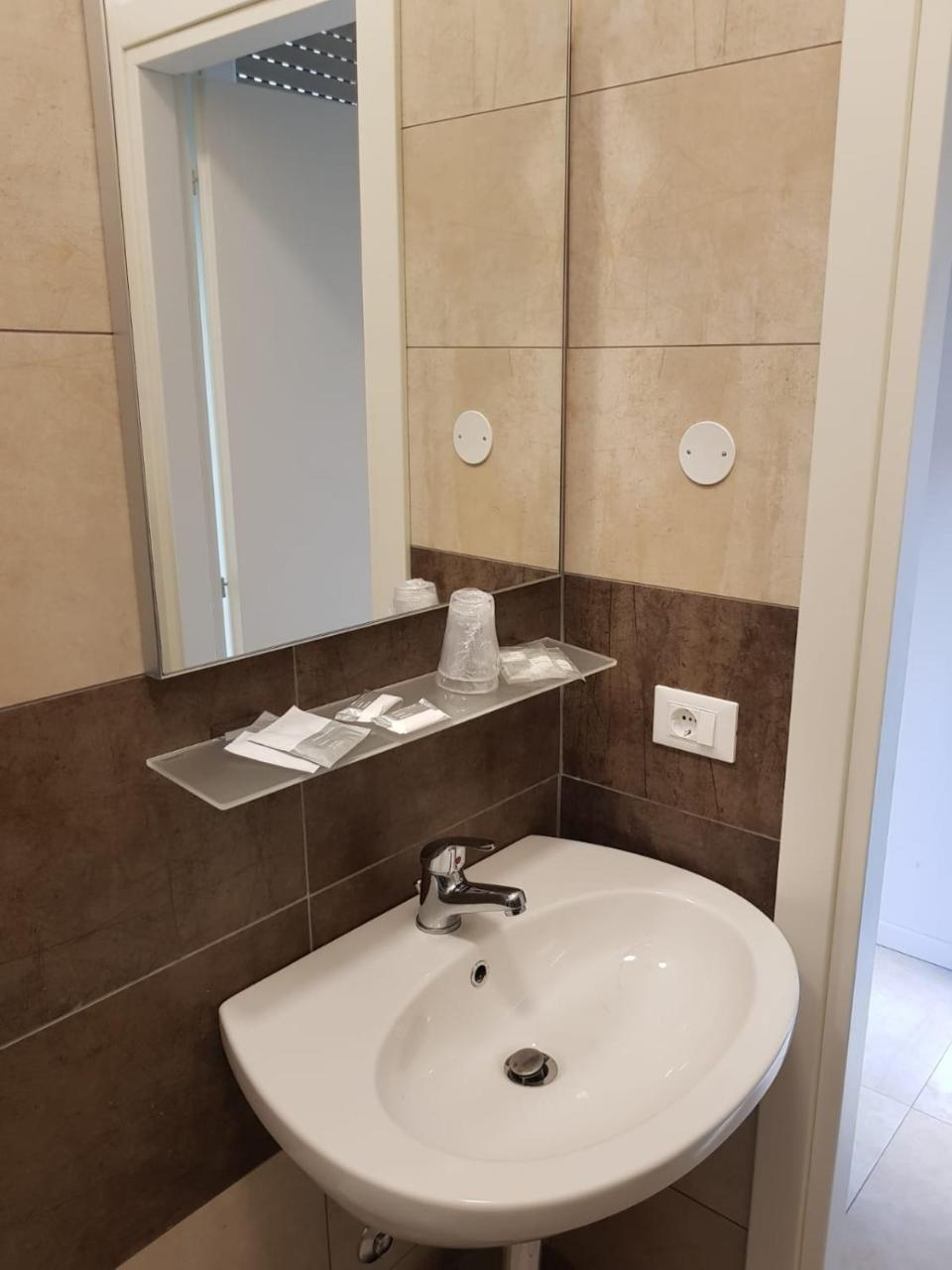 Single Room,754137010:JPEG