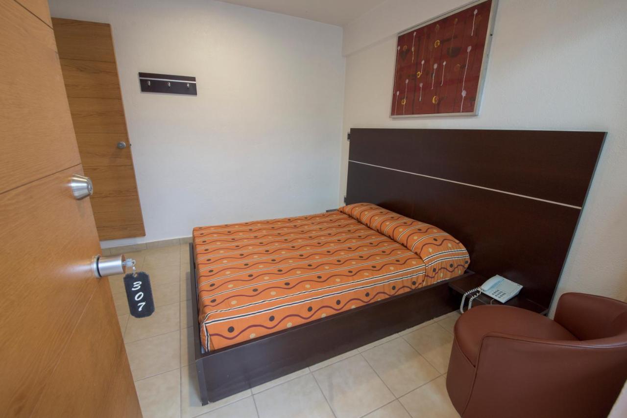 Standard Queen Room