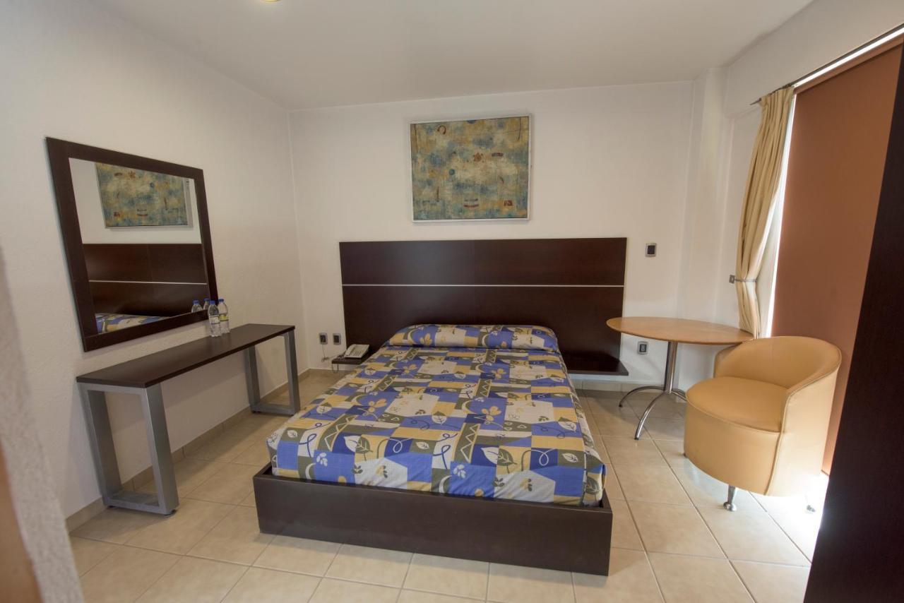 Standard Queen Room