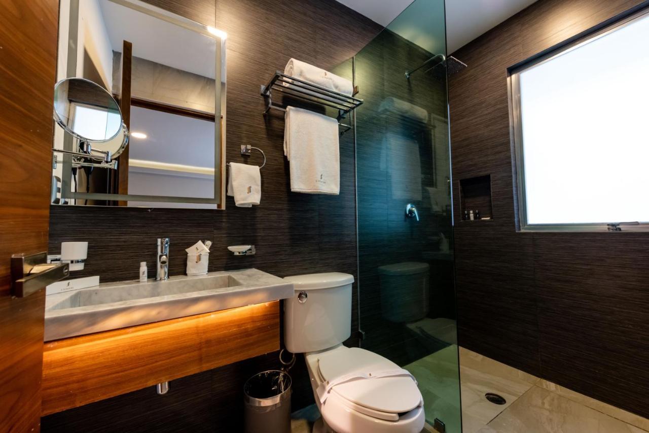 Executive Suite,1614803087:JPEG