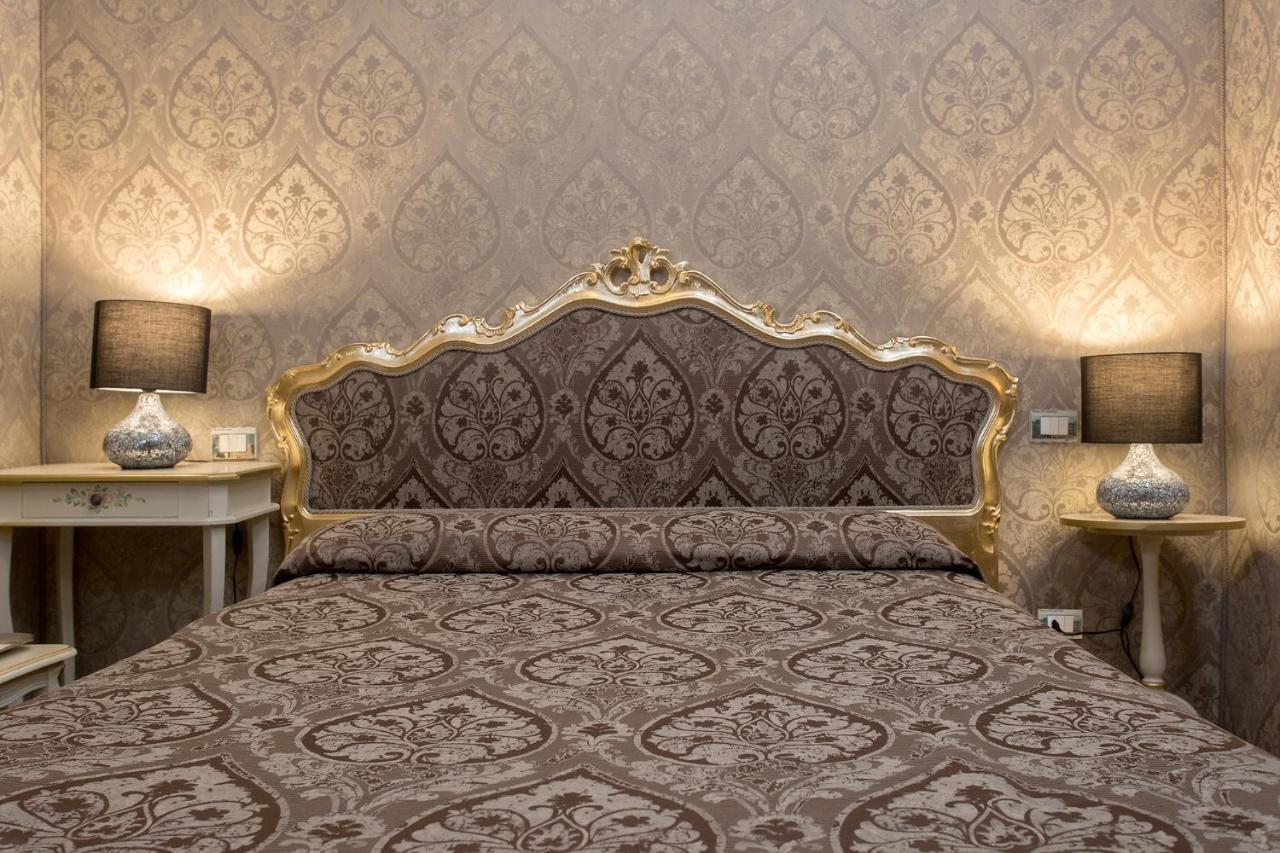 Small Double Room Private External Bathroom bathroom 7 meters distance from room door,1215914515:JPEG