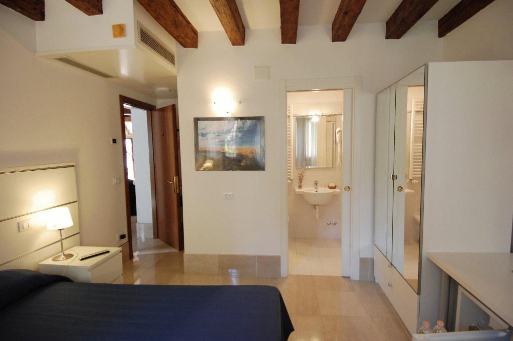 Double or Twin Room,7604979:JPEG
