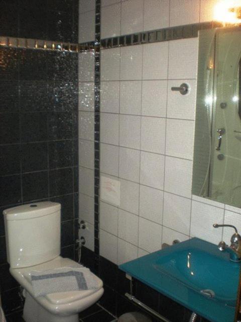 Suite,7683513:JPEG