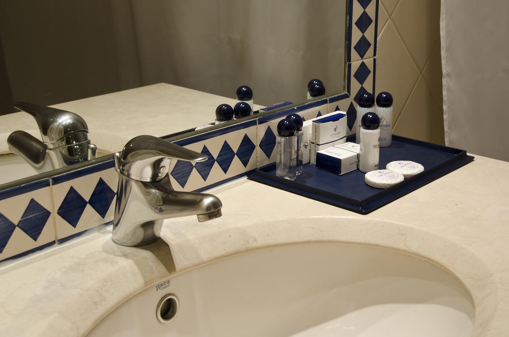 Studio (2 Adults),1710260913:JPEG