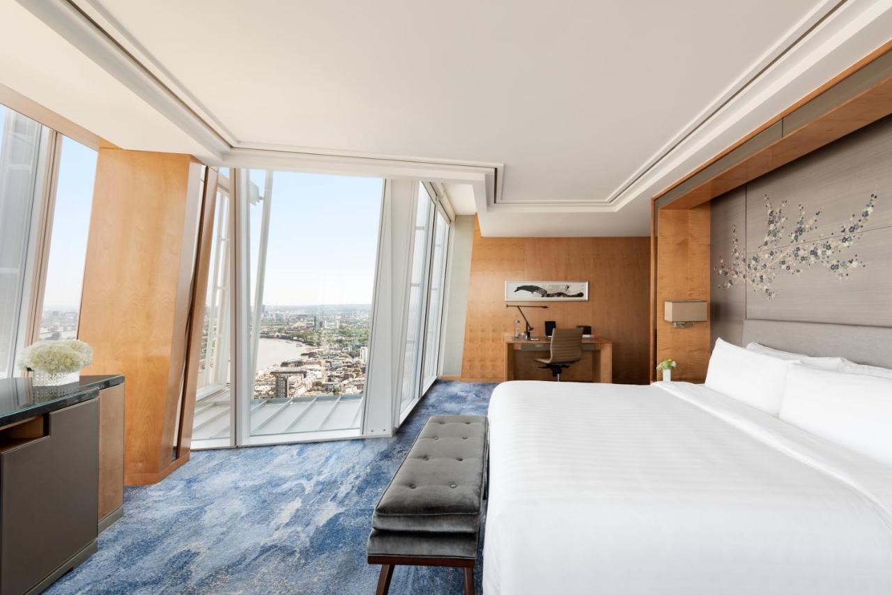 Habitación Iconic con cama extragrande y vistas a la ciudad